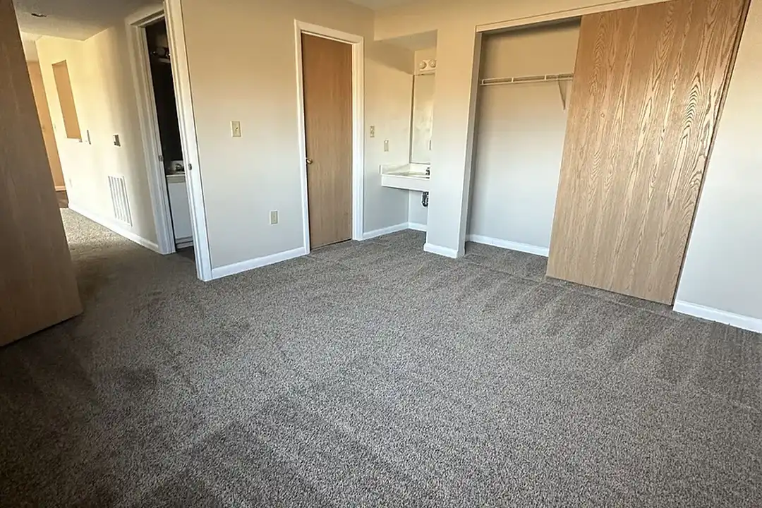 Oak Wood Apartments – photo 1