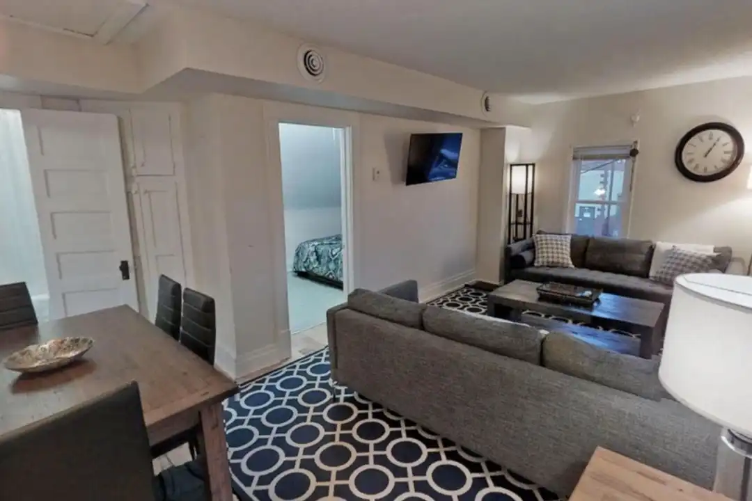 2433 Blaisdell Ave unit Upper – pohled 5