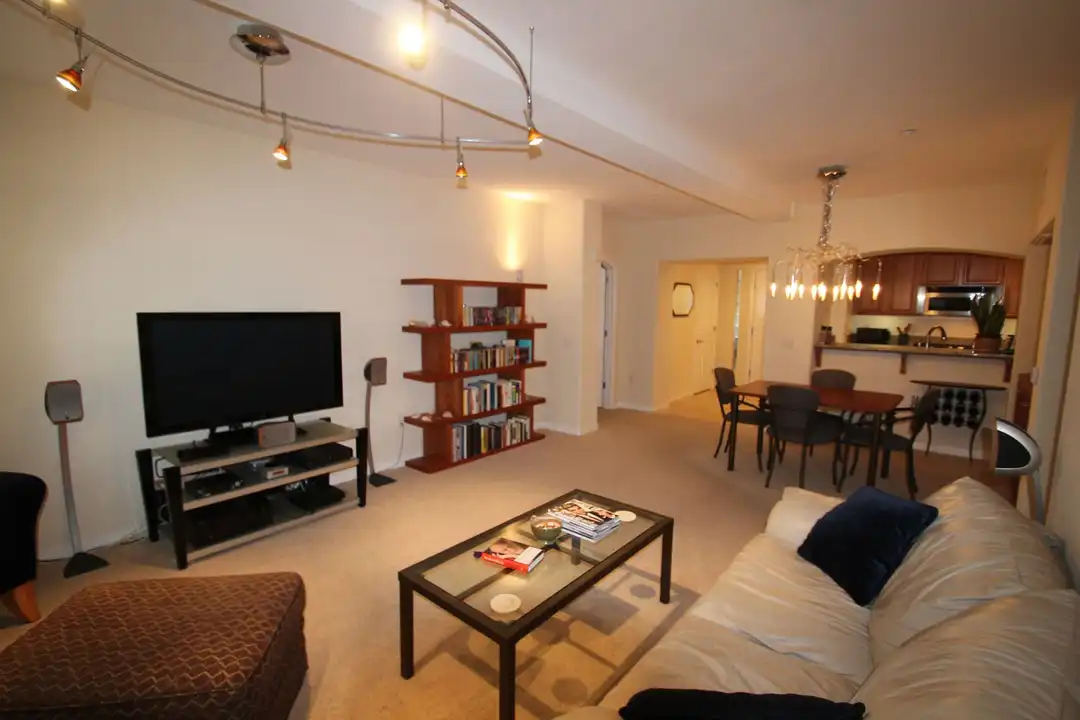 Apartment in San Diego, Marina District, Banker's Hill - View 4