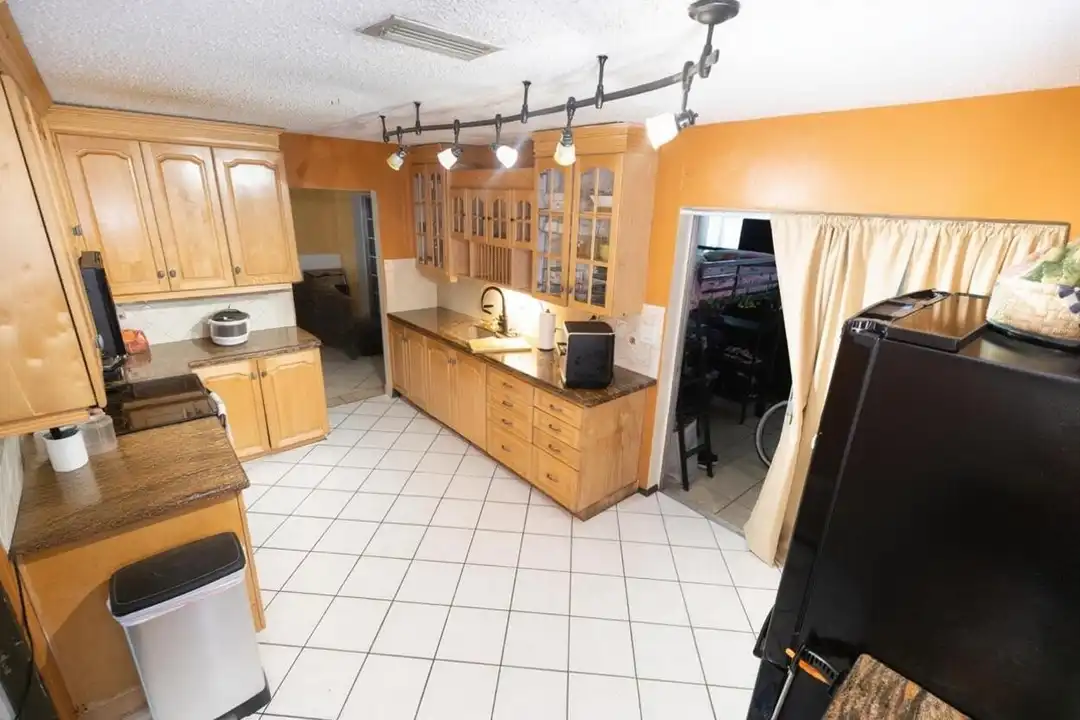 6717 NW 59th St - View 4