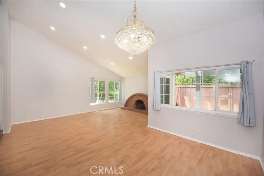 1709 E Beechwood Ave - View 5