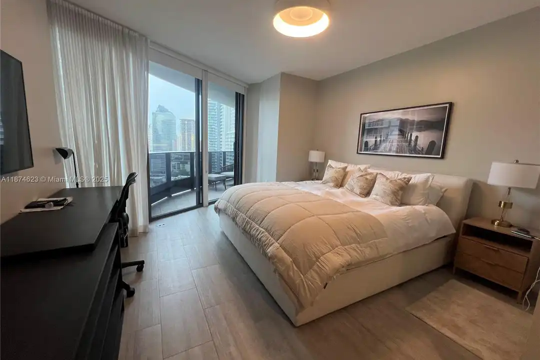 Apartment in Miami - View 5