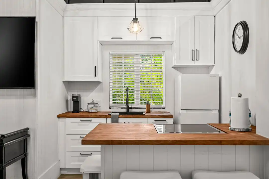 1017 SW 4th St - More