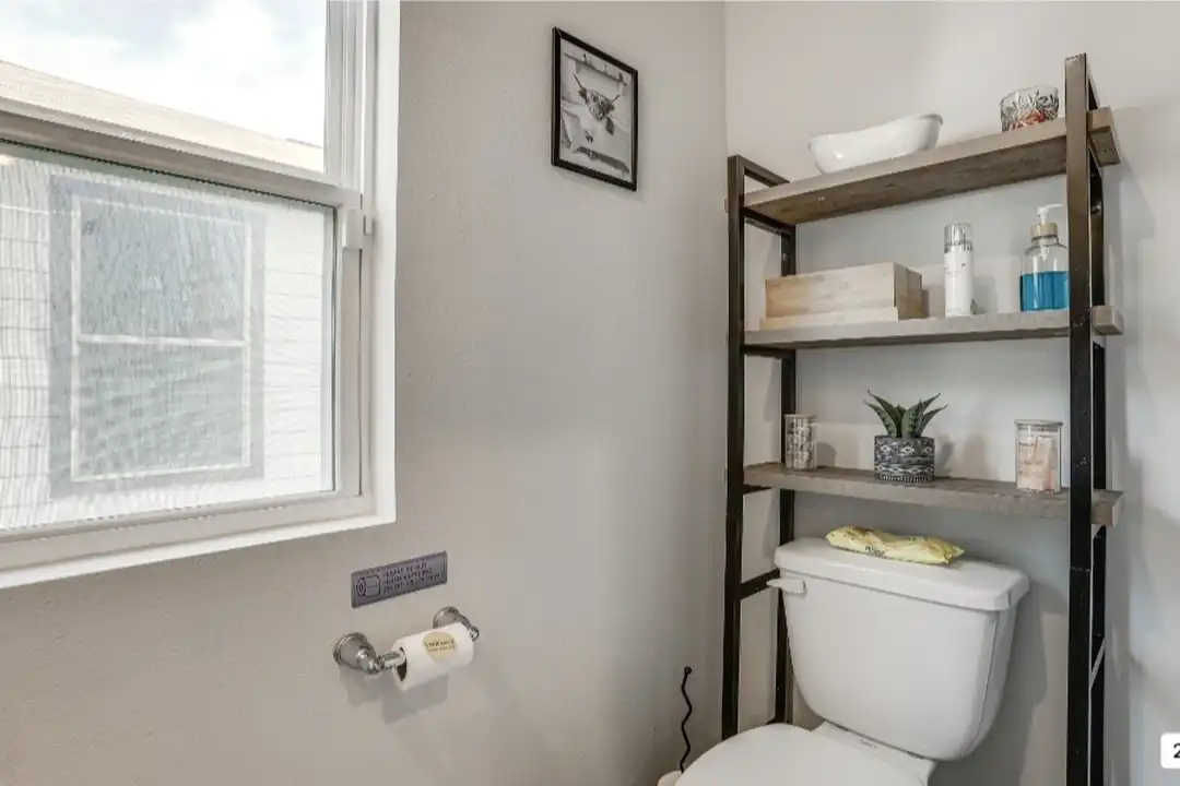 16866 Pandora Wy - View 4
