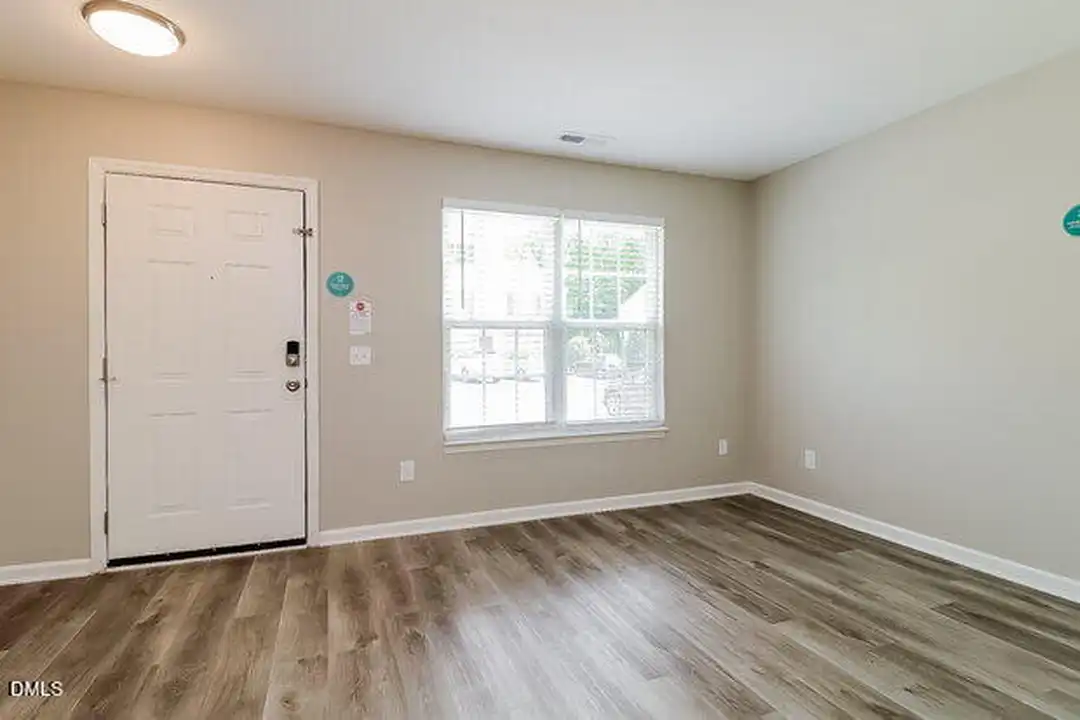 Apartment in Raleigh, Westover - View 5