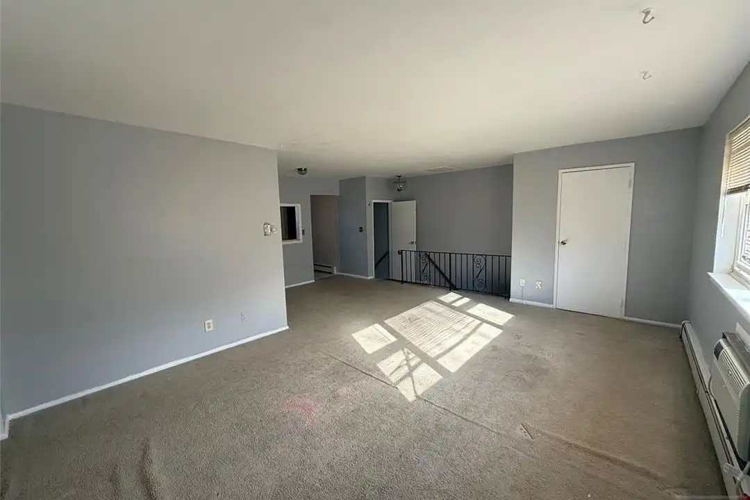 Apartment in Fair Lawn - More