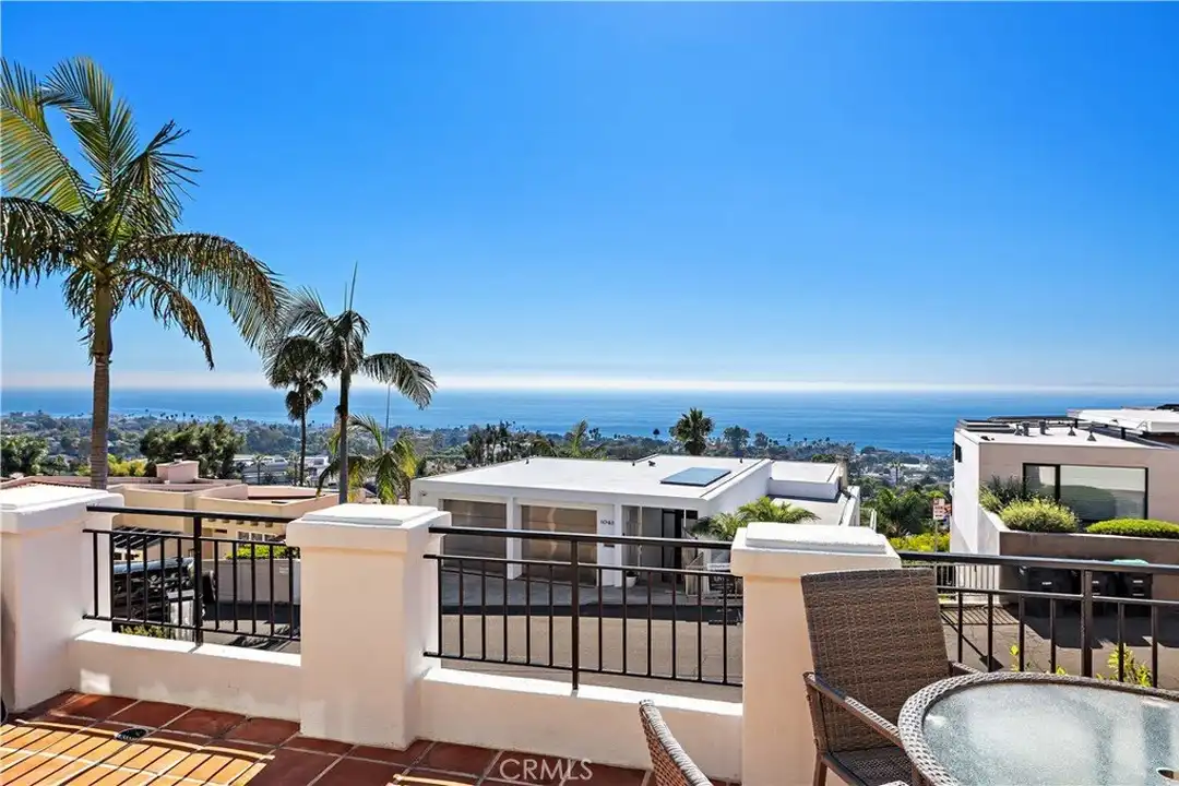 1050 Skyline Dr - View 2