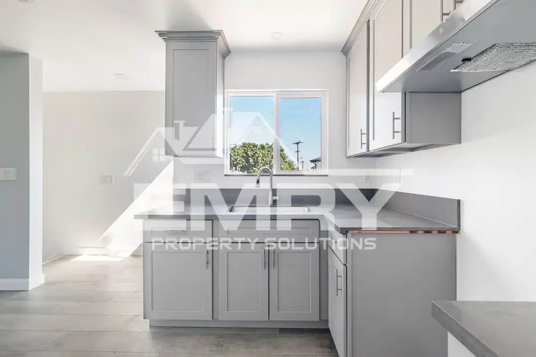 Apartment in East Los Angeles - View 4