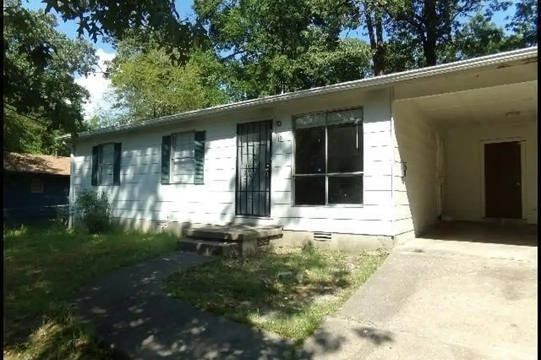 19 Portsmouth Dr – photo 1