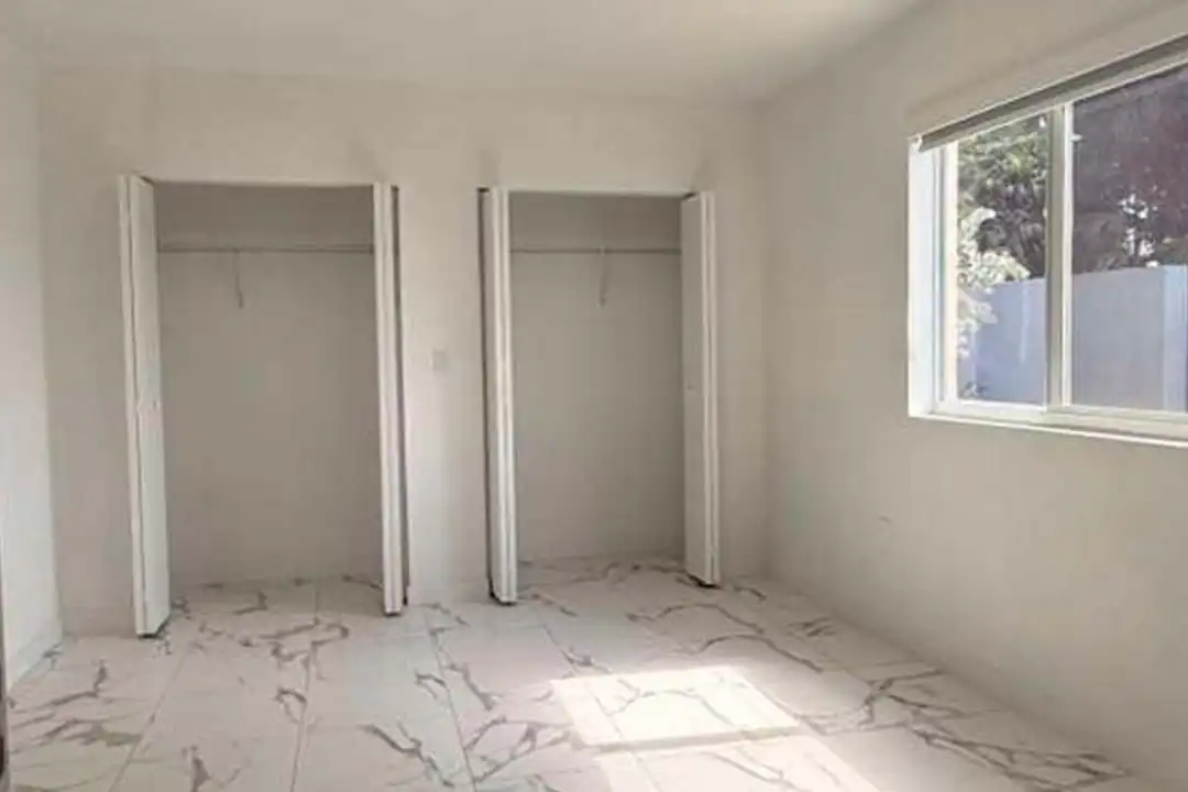 811 E 52nd St unit APT101 - View 6