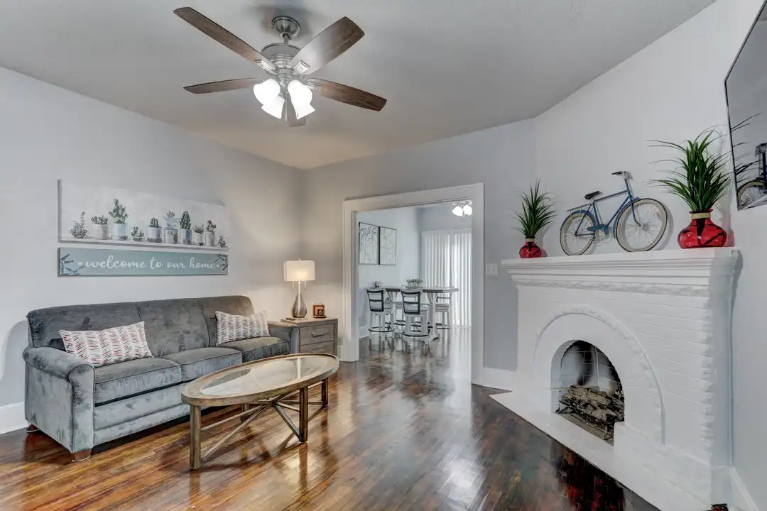 402 E 3rd St unit 1 – photo 1