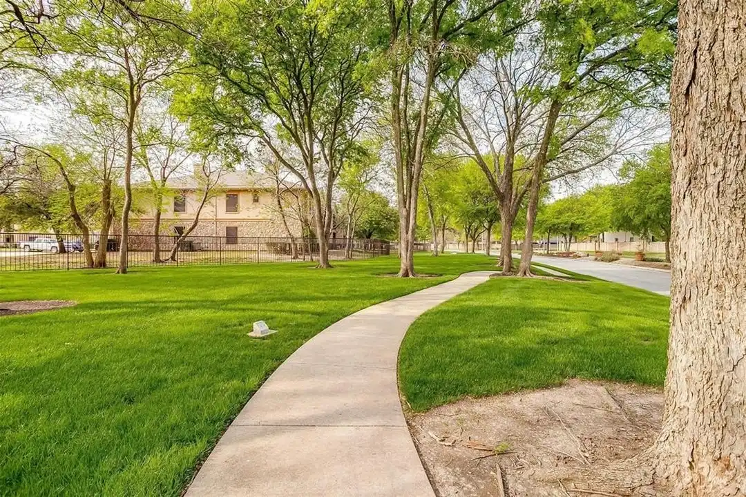 House in Fort Worth - More