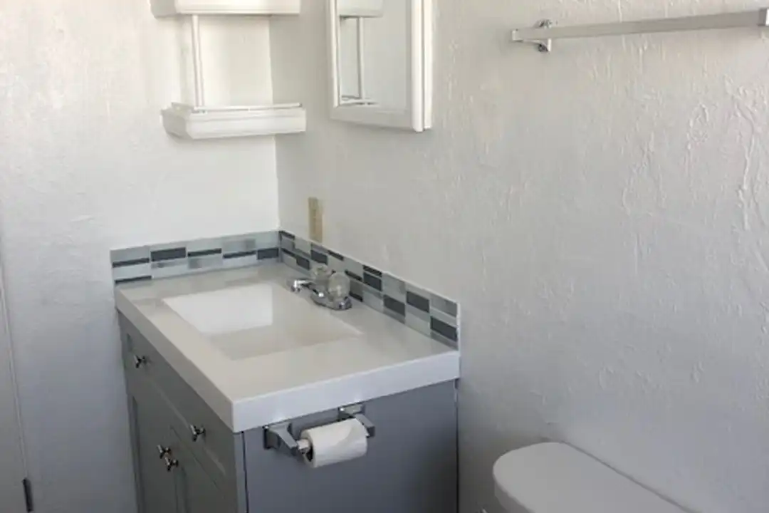 2912 Concord St - View 2