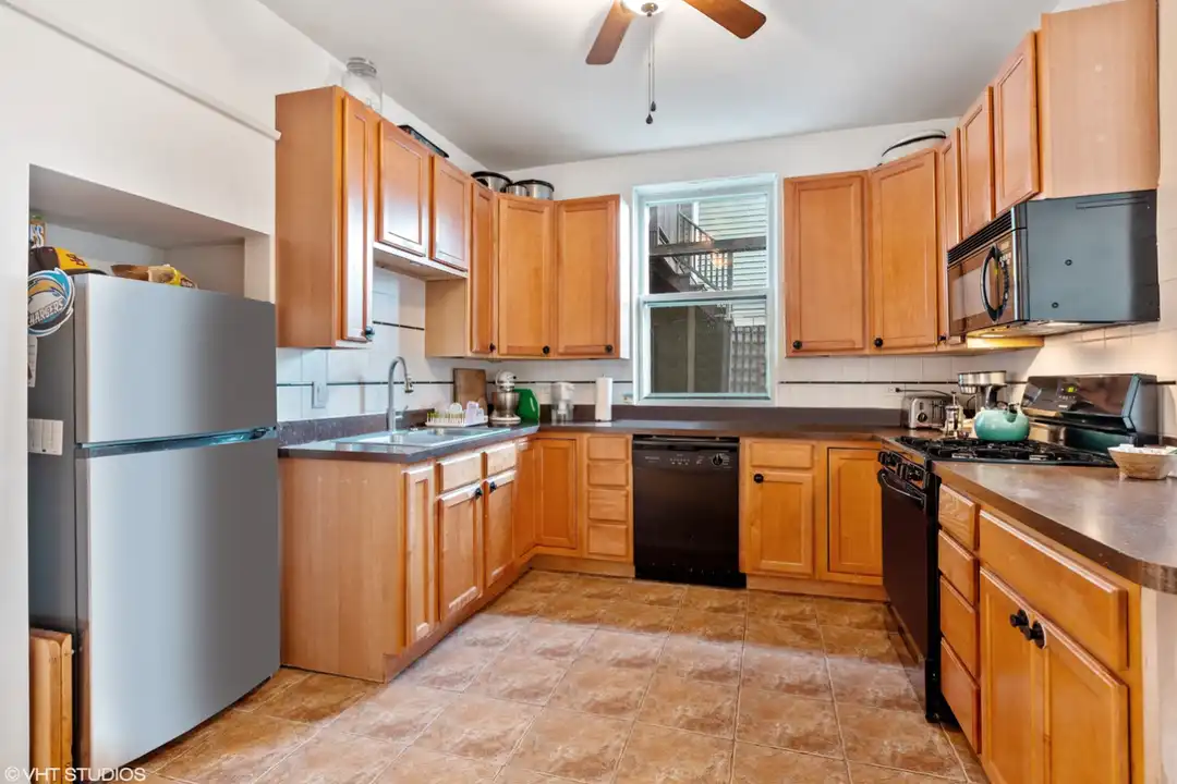 1119 W North Shore Ave unit 2 - More