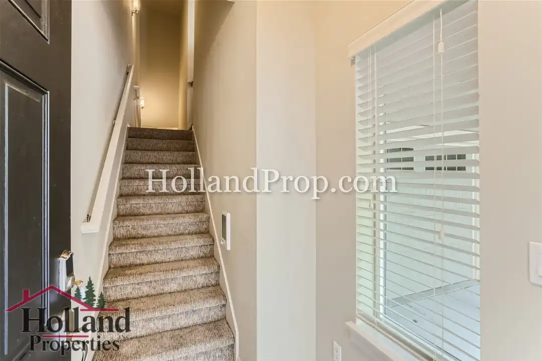 472 NE Patricia Ann Pl - View 2