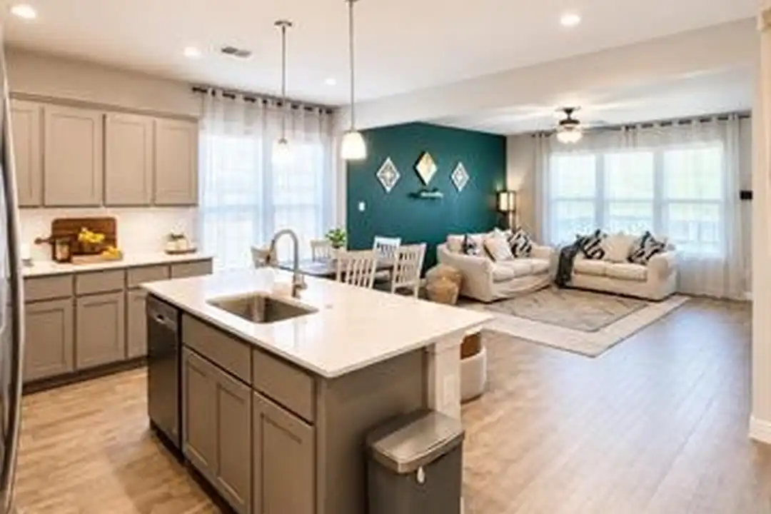 15736 Hazelhurst Ln - View 3