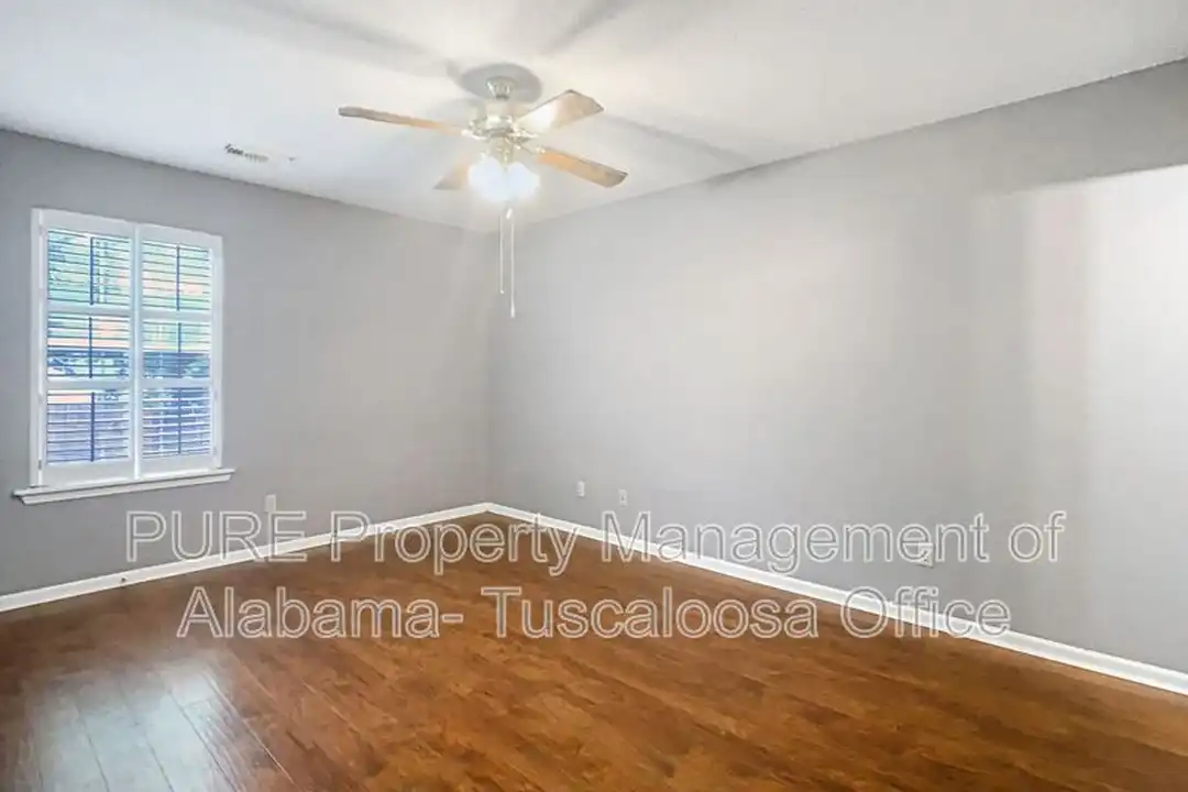 2751 Meadowlark Ln - More