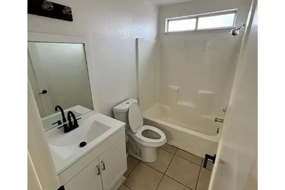 8848 Oleander Ave - View 5