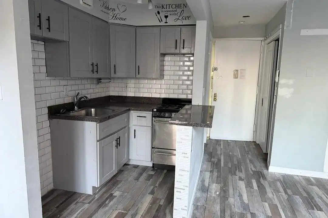 75 Cooper St – photo 1 of 6