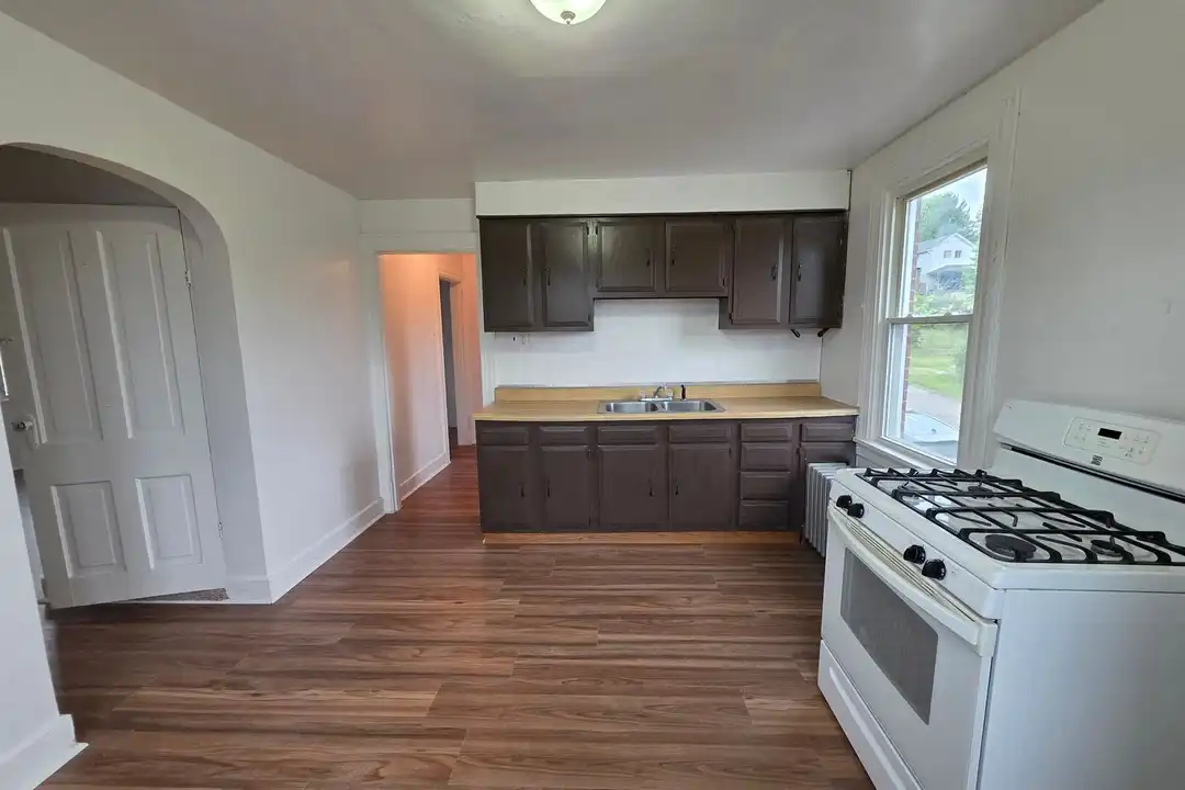 703 Waddell Ave – photo 1 of 24