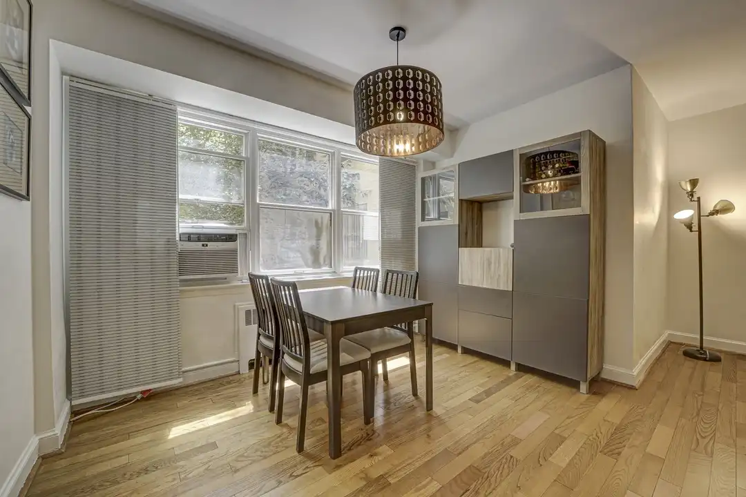 Apartment in Washington - View 4