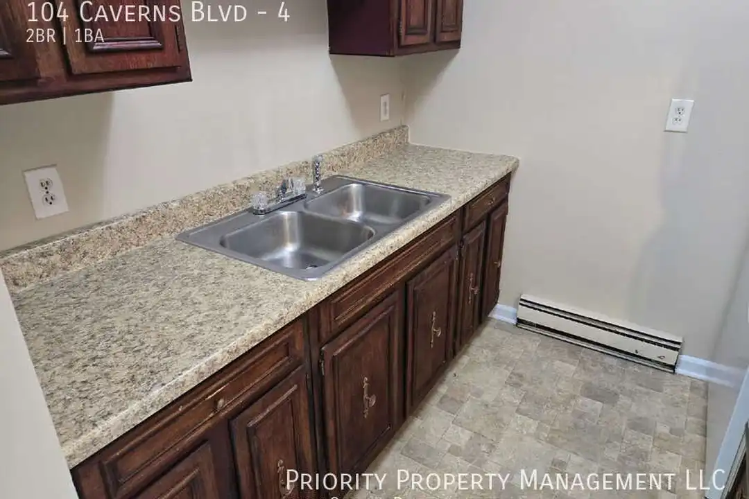 104 Caverns Blvd - View 3