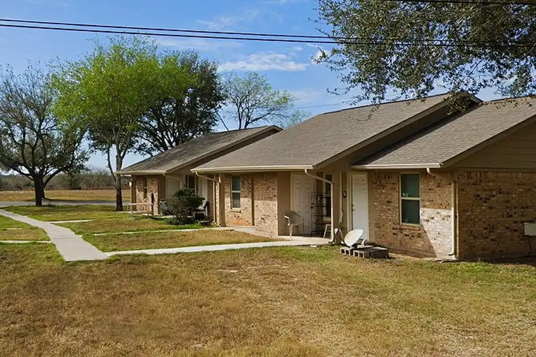 711 N Sigrid Ave unit 102 - View 4