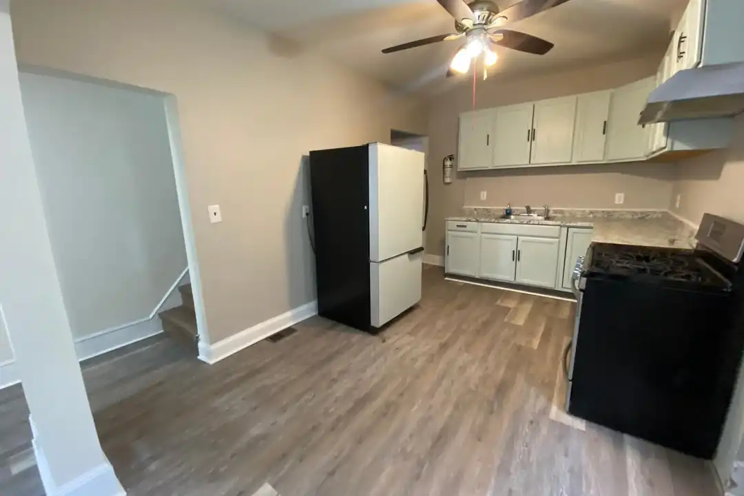 220 Pearl St – photo 1