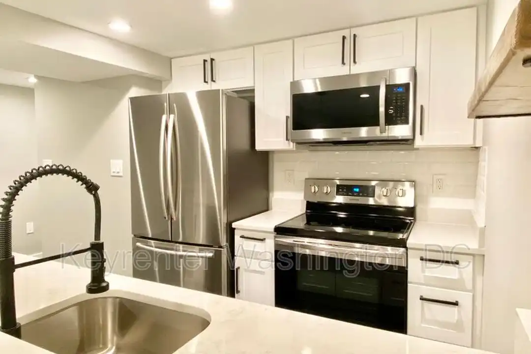 Apartment in Washington - View 3
