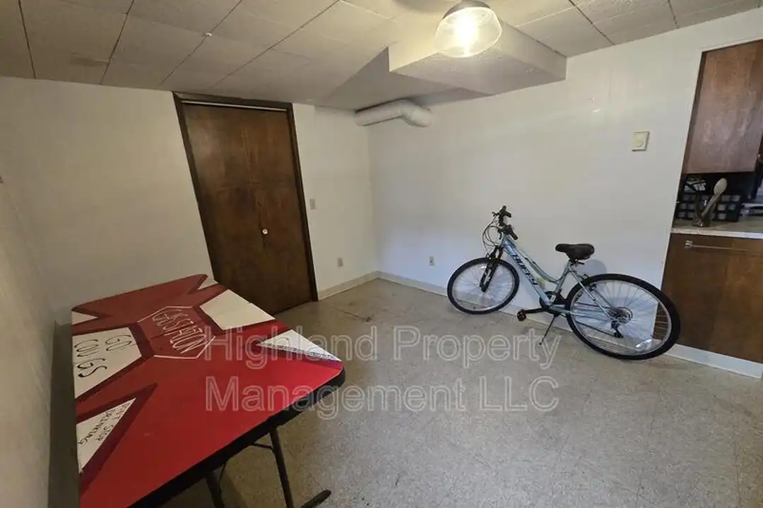520 NE Maple St unit # C - View 4