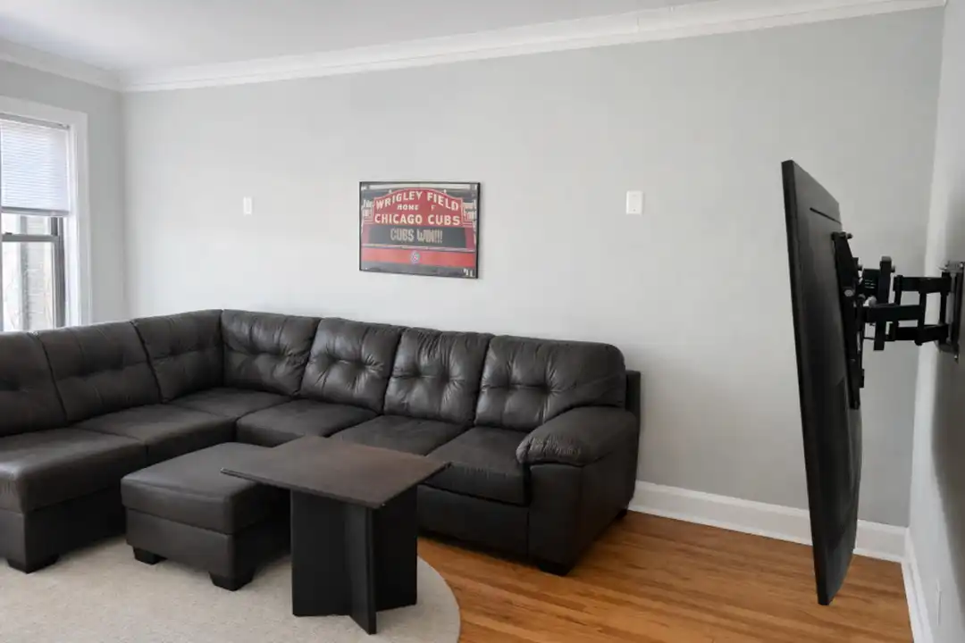 3610 N Claremont Ave - View 6