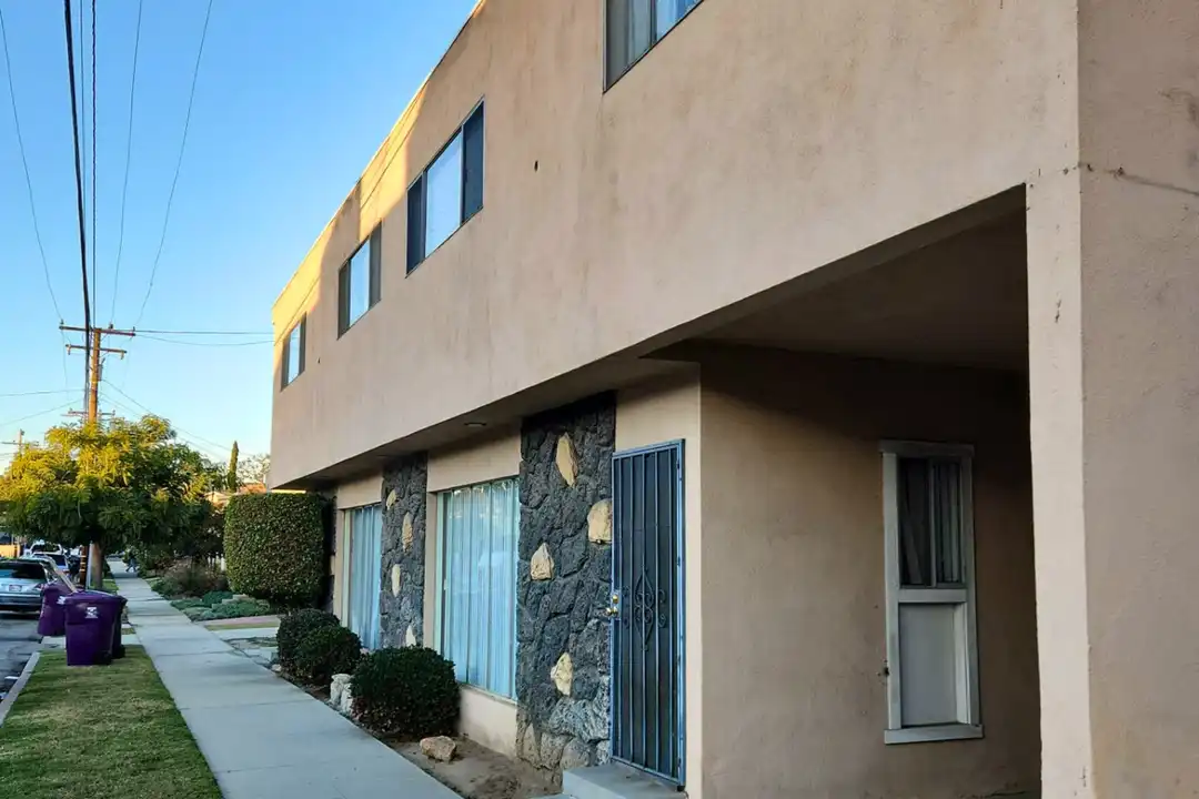 1400 Freeman Ave unit 1400 - View 2