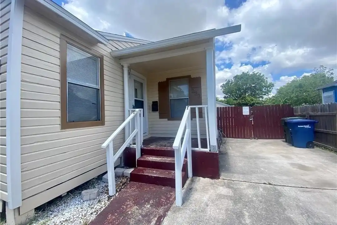 233 Eastgate Dr – photo 1