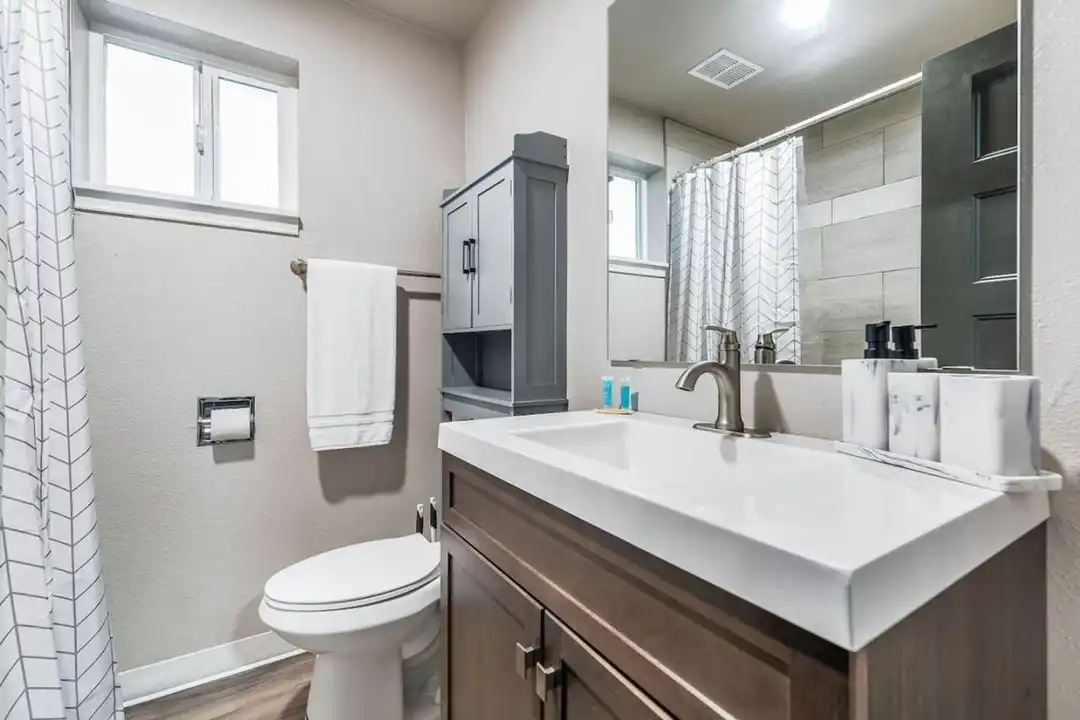 1818 Court F unit 1045871P - More