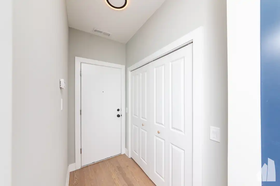 4409 W Montrose Ave unit 3B - More