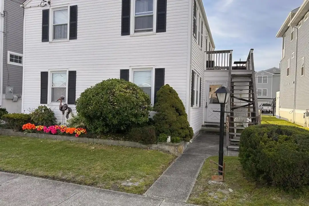 1335 Simpson Ave - View 2