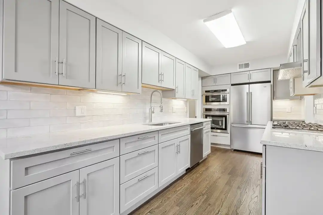 Embassy House Apartments – photo 1