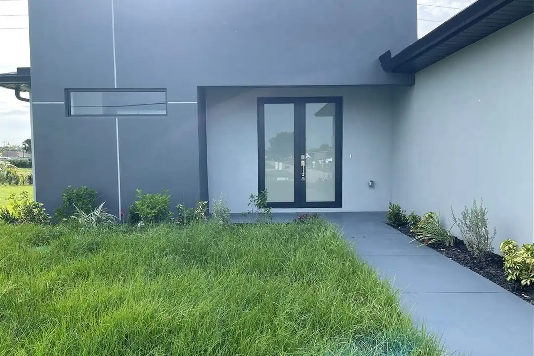 House in Lehigh Acres - View 2