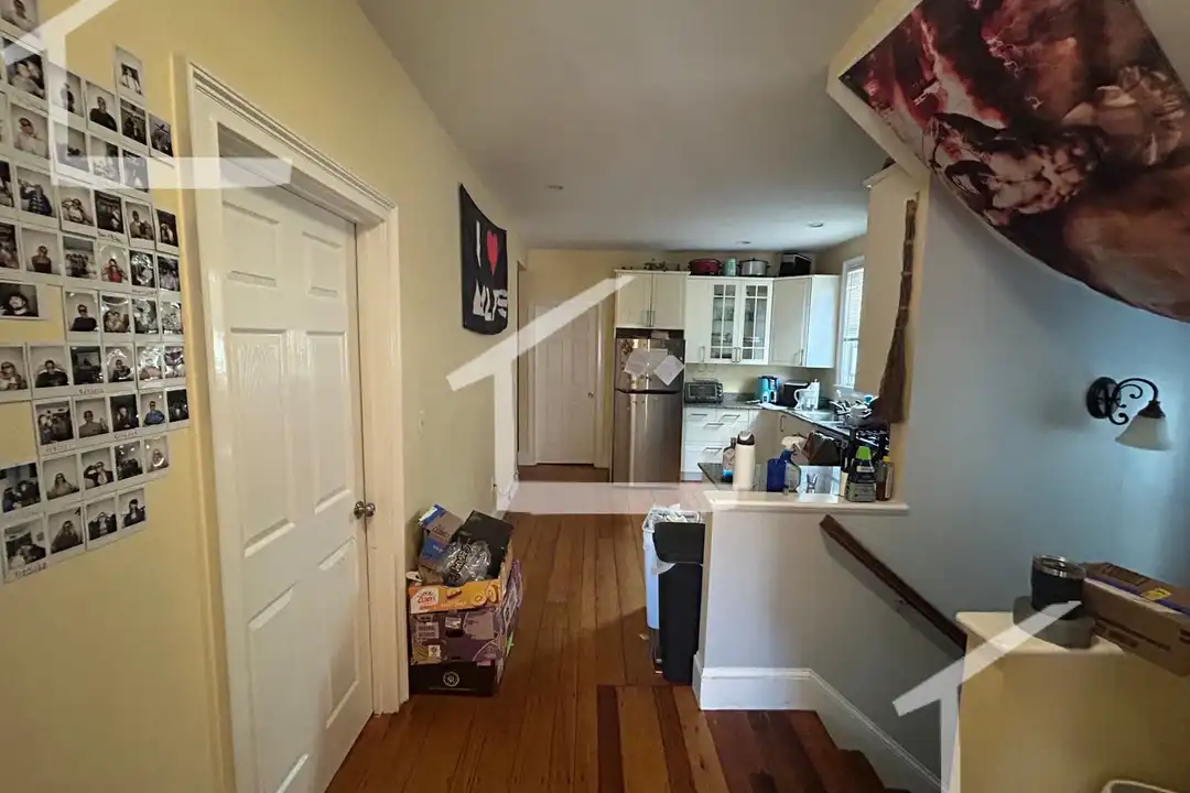 739 Parker St - More