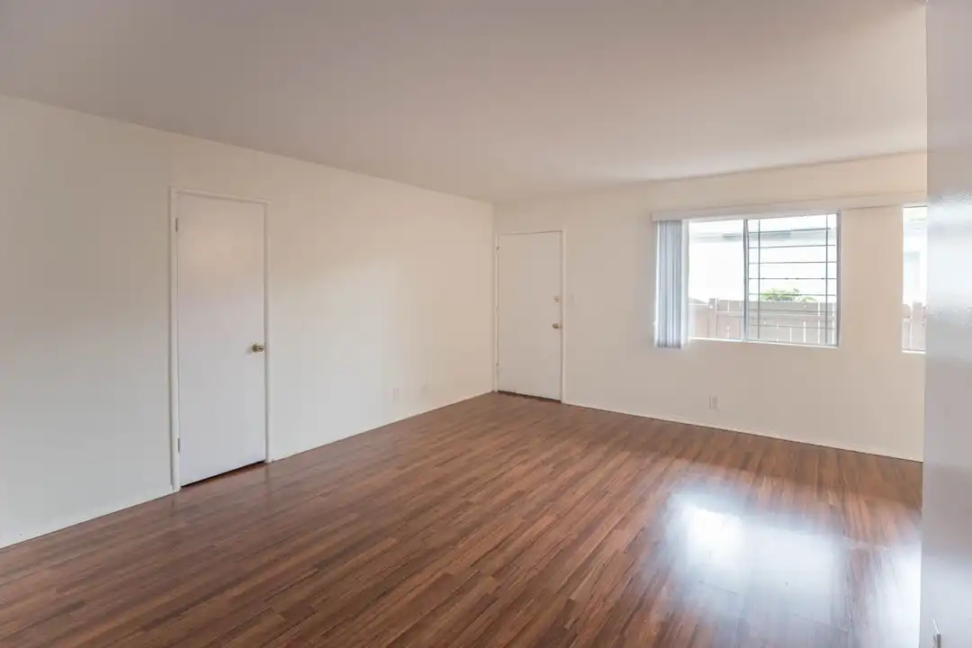 Apartment in Los Angeles - View 4