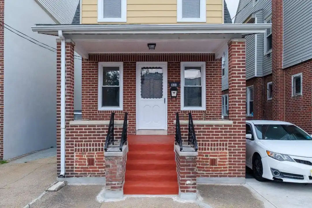 1604 Hamilton Ave – photo 1 of 34
