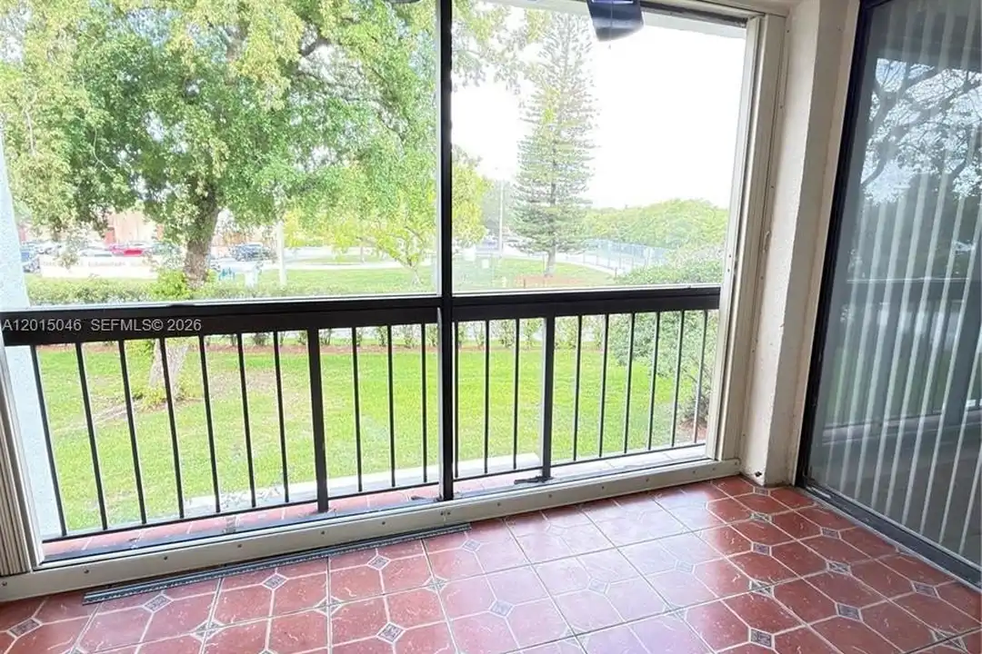 Apartment in Coral Springs - View 2