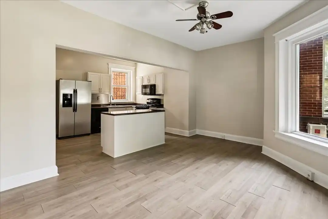 Apartment in Washington - View 4