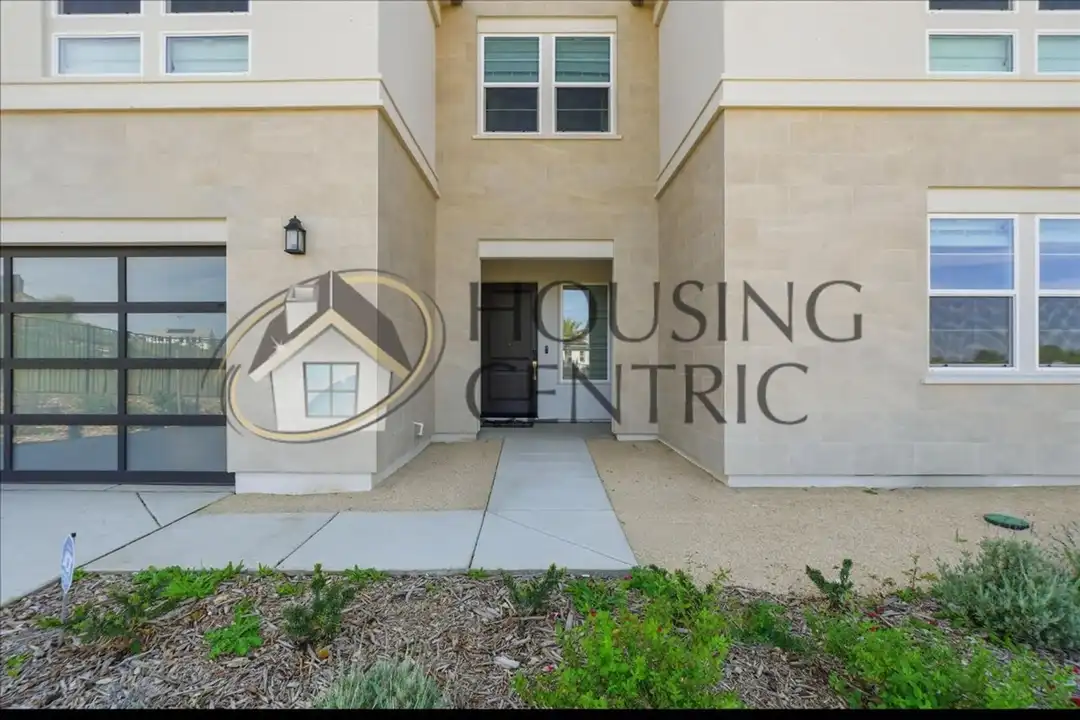 1390 Wheeler Peak Ct - View 4