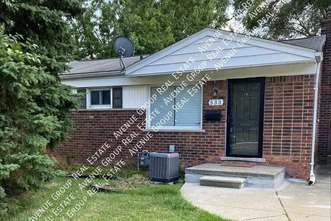 533 Martin Luther King Jr Blvd N – photo 1