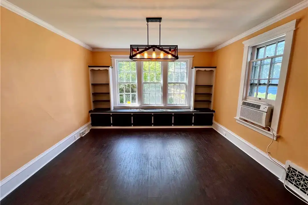 124 E Wallace Ave - View 4