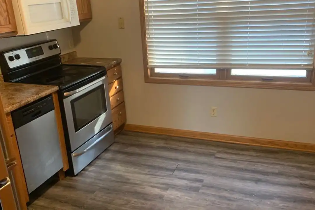 1004 Main St unit 7 – photo 1 of 4