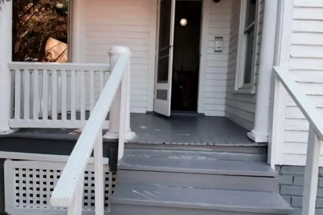 133 Franklin Ave unit A – photo 1