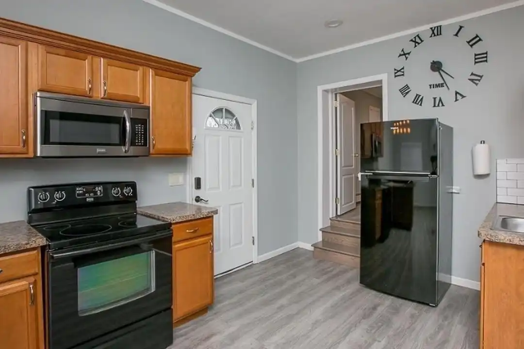 159 42nd St – photo 1 of 11