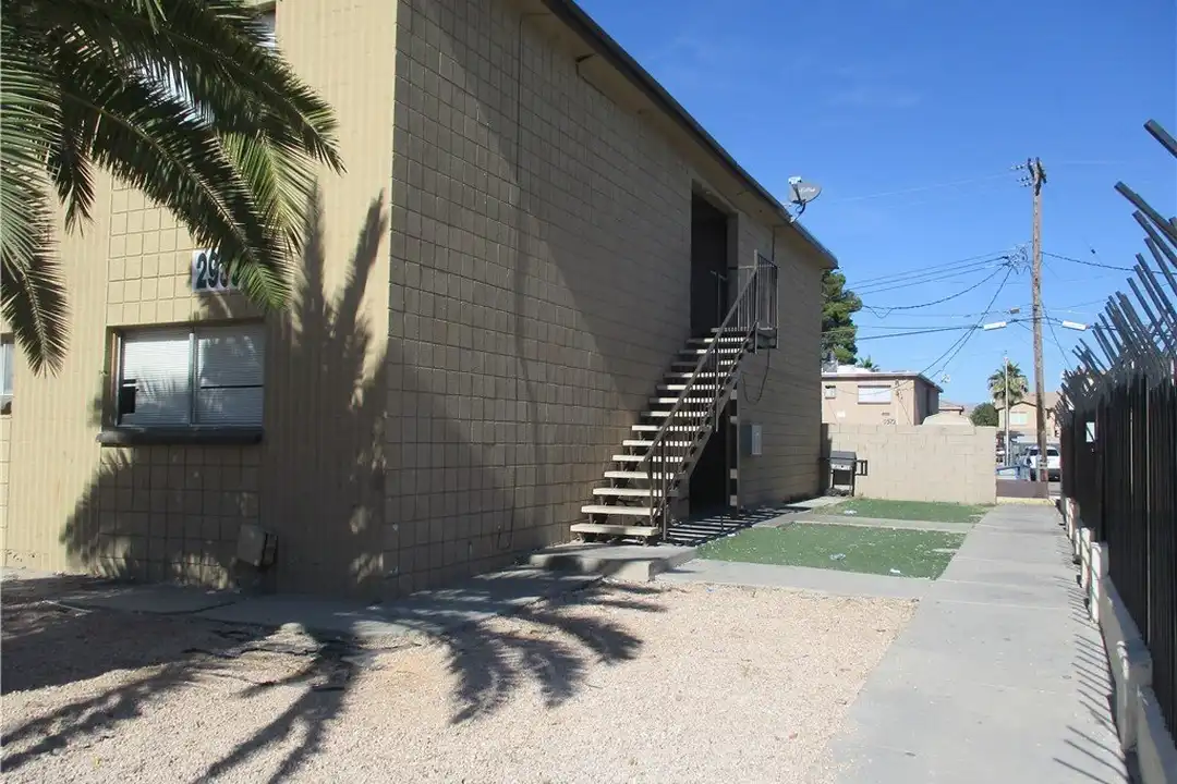 2933 E Elm Ave #4 – photo 1